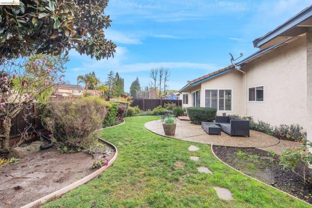 Image 40 of 59 For 3237 Vera Cruz Dr