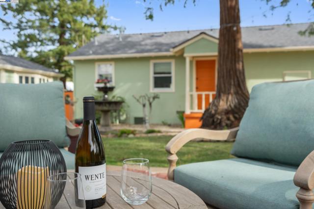 690 S K St, Livermore CA: https://media.crmls.org/mediaz/2a702113-89f0-4dcd-a8b6-c39a0f21cfdc.jpg