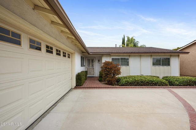 2152 Rockdale Avenue, Simi Valley CA: https://media.crmls.org/mediaz/2a702f7a-0ea5-486d-bacd-2d923f5dc074.jpg