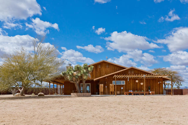 3663 Olympic Road, Joshua Tree CA: https://media.crmls.org/mediaz/2a70408c-60fe-4b56-9fb9-20a326c6a061.jpg