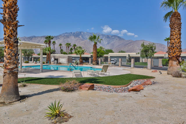 1181 Sunflower Lane, Palm Springs CA: https://media.crmls.org/mediaz/2a704191-407c-4f87-abcb-a0d6615fc87b.jpg