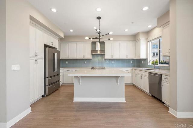 Detail Gallery Image 11 of 39 For 1105 Hibiscus Way, Oceanside,  CA 92054 - 3 Beds | 2/1 Baths
