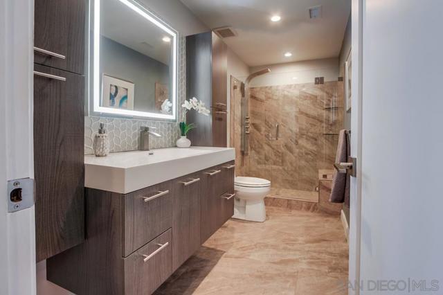 1315 Camino Linda Dr, San Marcos CA: https://media.crmls.org/mediaz/2a70ecba-1267-4c83-bc0d-8e0a42085d16.jpg