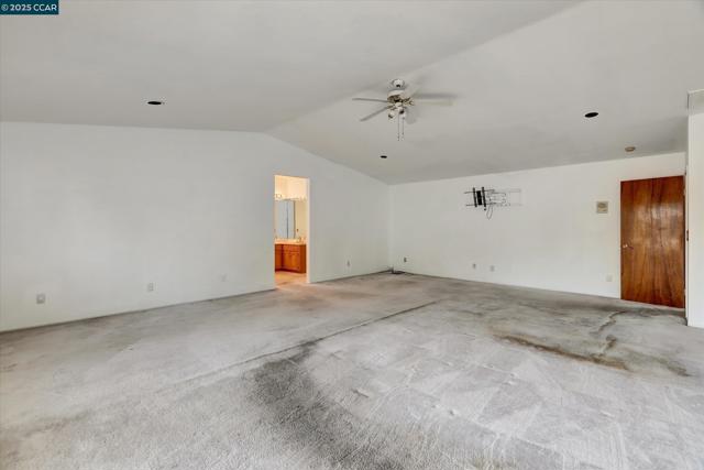 1069 16Th St, Oakland CA: https://media.crmls.org/mediaz/2a70f113-92b9-4b00-b3e1-4bf0da8e185a.jpg