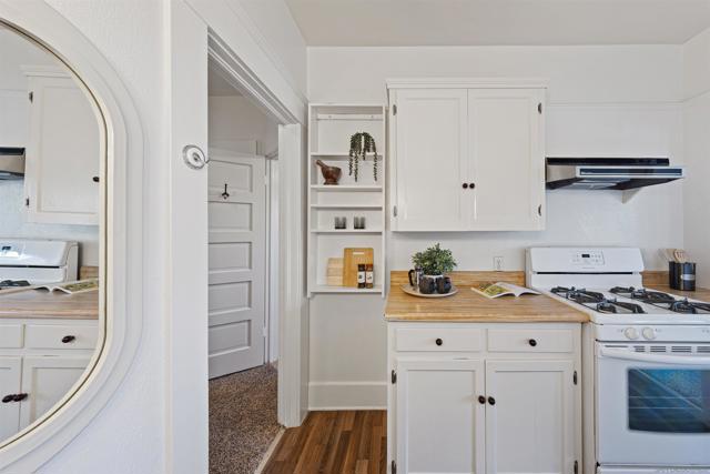 4229 Saint James Place, San Diego CA: https://media.crmls.org/mediaz/2a7160a7-eec3-442d-bbaf-014b92bc7cf5.jpg