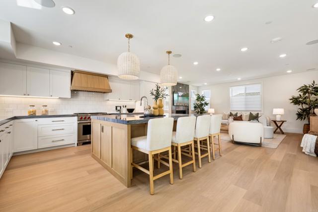 Detail Gallery Image 6 of 60 For 270 Normandy Ln, Carlsbad,  CA 92008 - 4 Beds | 4/1 Baths