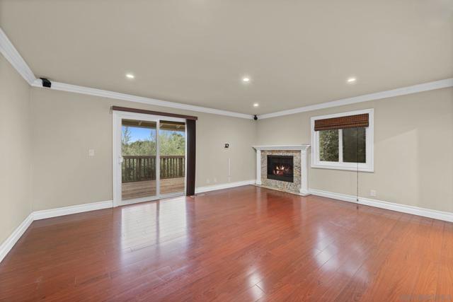 1973 Kinross Ct, Escondido CA: https://media.crmls.org/mediaz/2a73f625-bcf6-4290-8bbc-9ebd94df7fb7.jpg