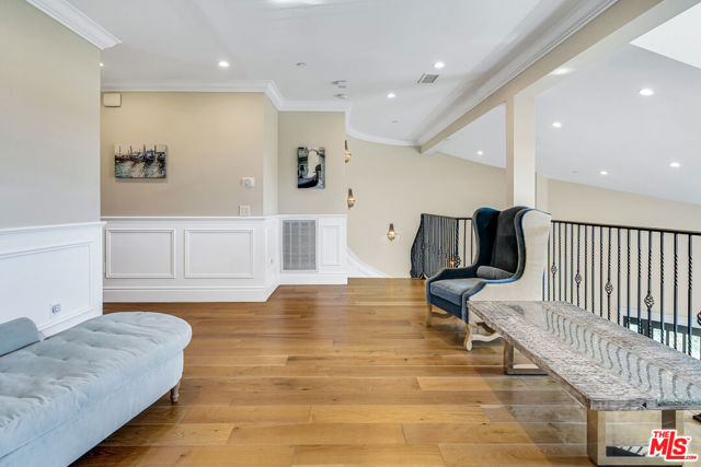 19633 Wells Drive, Tarzana CA: https://media.crmls.org/mediaz/2a743a5a-8293-495f-a741-2fbda080114f.jpg