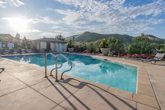 263 Morro Way, Simi Valley CA: https://media.crmls.org/mediaz/2a74d504-4399-4b7d-b219-fff4b085d266.jpg