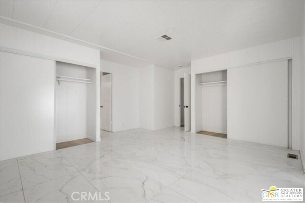 https://media.crmls.org/mediaz/2a758345-8be8-4bd0-be4a-3f3e1479e772.jpg?preset=X-Large