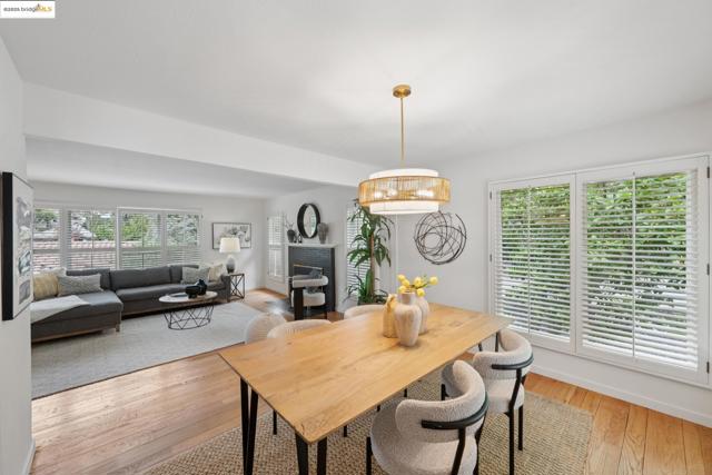 6141 Broadway Ter, Oakland CA: https://media.crmls.org/mediaz/2a75dc34-24bd-4602-80d1-880d868d44be.jpg