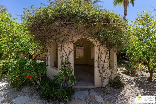 1347 Culver Place, Palm Springs CA: https://media.crmls.org/mediaz/2a75e608-514d-4bad-81e6-190a17be4a0a.jpg