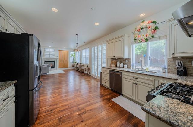 1818 Lancashire Drive, Salinas CA: https://media.crmls.org/mediaz/2a76e68a-6e5f-4832-8fba-589b18635acb.jpg