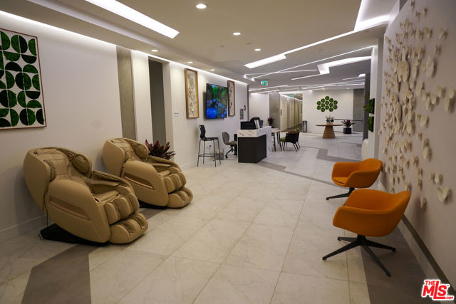 414 N Orange Street, Glendale CA: https://media.crmls.org/mediaz/2a773376-ac2a-4979-ac72-98171047db26.jpg