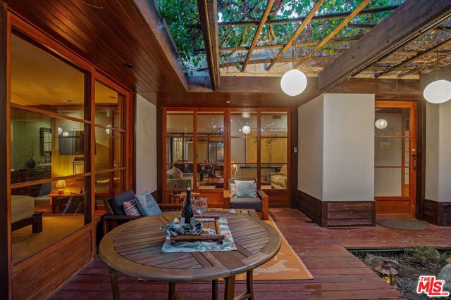 465 N Calle Rolph, Palm Springs CA: https://media.crmls.org/mediaz/2a7770f7-9e0a-43d3-81ec-d974c4e5fd71.jpg