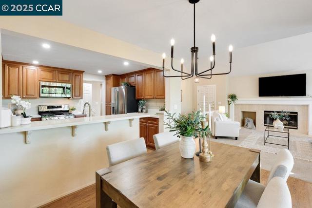 410 Beacon Ridge Lane, Walnut Creek CA: https://media.crmls.org/mediaz/2a7788b4-67d2-45f7-8c7b-12403598fada.jpg