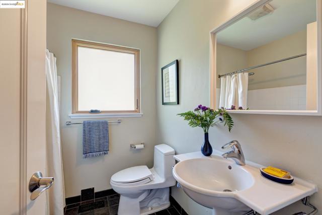 5801 Balboa Dr, Oakland CA: https://media.crmls.org/mediaz/2a77af2b-cd8d-480c-b0e5-c43ad6e8f766.jpg