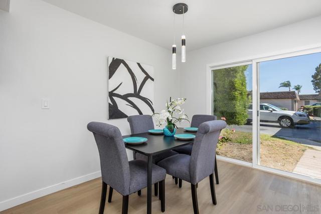 268 Festival Dr, Oceanside CA: https://media.crmls.org/mediaz/2a784469-4979-430d-bf02-e5f269e2c351.jpg