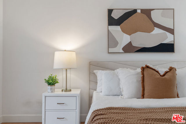 4900 Overland Avenue, Culver City CA: https://media.crmls.org/mediaz/2a78860b-6b49-4ba9-943a-b2968cb80ffe.jpg