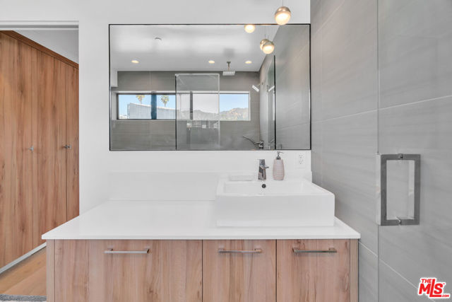 1447 1/4 N Martel Avenue, Los Angeles CA: https://media.crmls.org/mediaz/2a789868-cb63-49af-ad0f-32ea26cea806.jpg