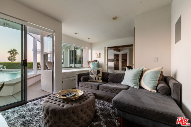 2224 Hercules Drive, Los Angeles CA: https://media.crmls.org/mediaz/2a78d05b-a791-4cb5-807f-e58f9dfb81c7.jpg