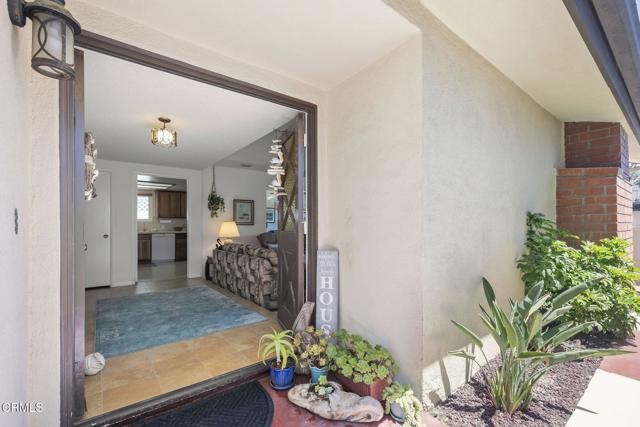 4907 Island View Street, Oxnard CA: https://media.crmls.org/mediaz/2a7965fb-c2ea-4af8-9dbd-f0e877c0f251.jpg