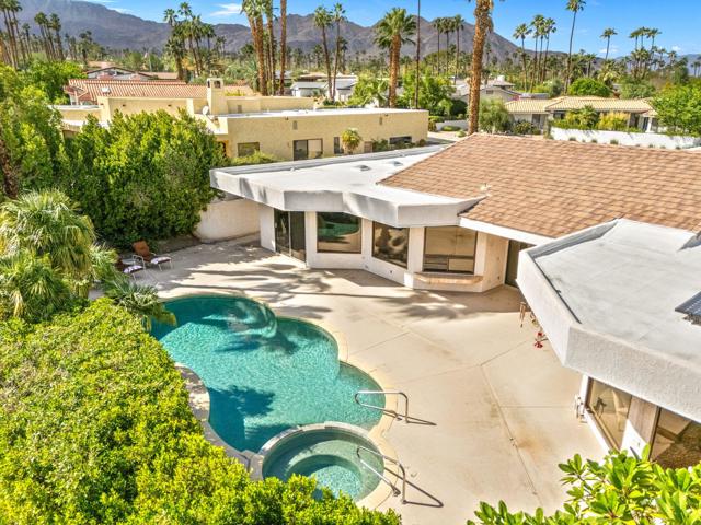 73681 Agave Lane, Palm Desert CA: https://media.crmls.org/mediaz/2a797e37-13d7-4859-9a0d-195273730959.jpg