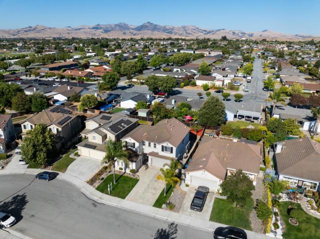 1101 Freedom Drive, Hollister CA: https://media.crmls.org/mediaz/2a7989f6-db12-4215-8dbe-d2319365fb6d.jpg