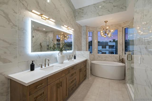 464 Westbourne St, San Diego CA: https://media.crmls.org/mediaz/2a7a07c8-104f-458b-a6b7-442a55a26bc2.jpg