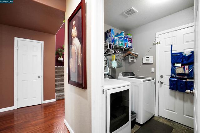 115 Montevino Ct, Oakley CA: https://media.crmls.org/mediaz/2a7a214a-ffb7-4cb4-8fff-152c78ccb3ee.jpg