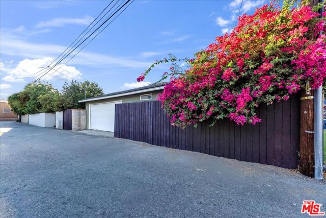 12430 Cumpston Street photo 43