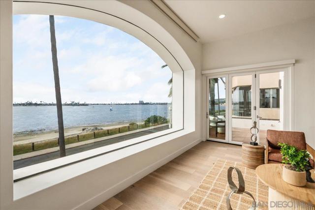 3535 Riviera Drive, San Diego CA: https://media.crmls.org/mediaz/2a7c03ce-9639-438c-bf37-5e3ed2995c23.jpg