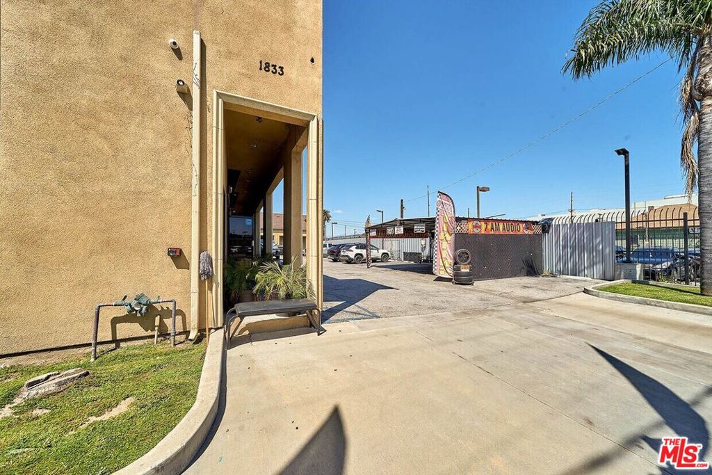 MLS #25564117 img 12