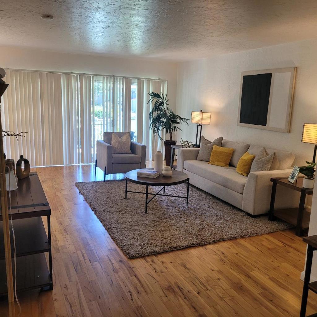 https://media.crmls.org/mediaz/2a7c3b84-4831-4cb5-8374-81e04565298a.jpg?preset=X-Large