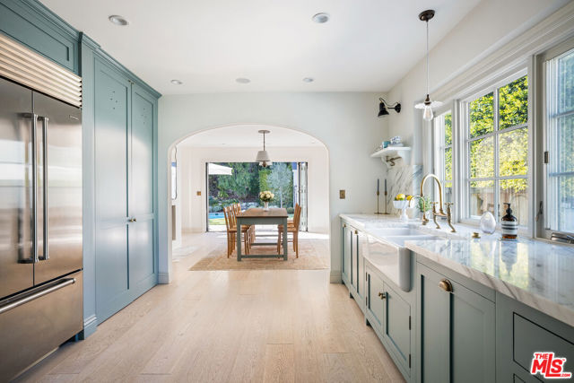 1801 San Ysidro Drive, Beverly Hills CA: https://media.crmls.org/mediaz/2a7c7ada-1e38-4c9d-a809-eba05080df4a.jpg