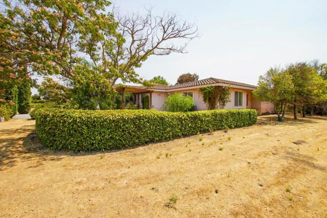 6460 Cabernet Drive, Hollister CA: https://media.crmls.org/mediaz/2a7cb225-1fbd-4871-9aad-edf04fdd7c2a.jpg