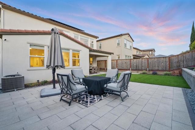 7081 Kirigin Way, Gilroy CA: https://media.crmls.org/mediaz/2a7d2120-8867-4acd-855b-82f0dc7e39b8.jpg