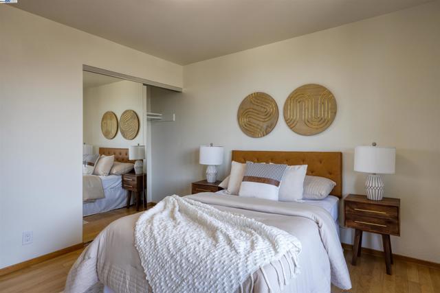 17 Ora Way, San Francisco CA: https://media.crmls.org/mediaz/2a7d261d-5f63-4504-bf6e-c4fcc385b3cd.jpg