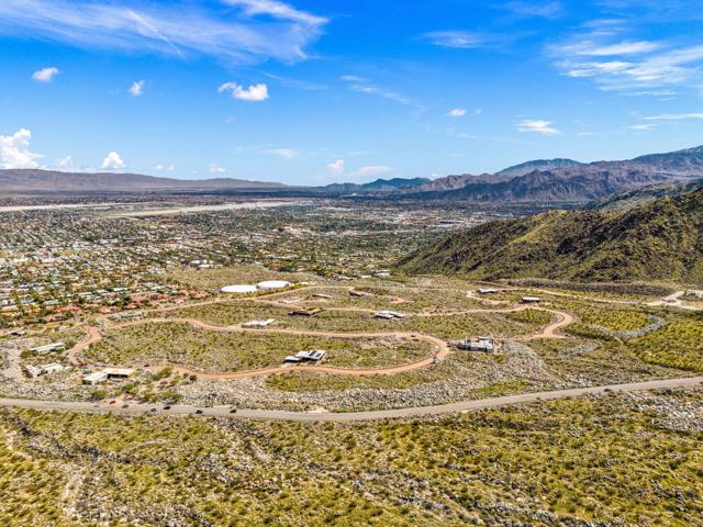 2338 City View Drive, Palm Springs CA: https://media.crmls.org/mediaz/2a7d7a7b-7139-41d2-96d8-aa706e951de1.jpg