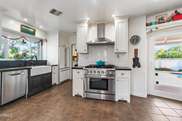 Detail Gallery Image 4 of 22 For 2701 N 6th St, Burbank,  CA 91504 - 3 Beds | 2 Baths
