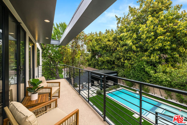 4906 Van Noord Avenue, Sherman Oaks CA: https://media.crmls.org/mediaz/2a7e4ddb-c415-42be-9239-4653e0188c1f.jpg