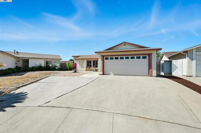 10293 Covina Pl, San Diego CA: https://media.crmls.org/mediaz/2a7e8015-e3dd-4f59-a9d0-44c3d8e8c62c.jpg