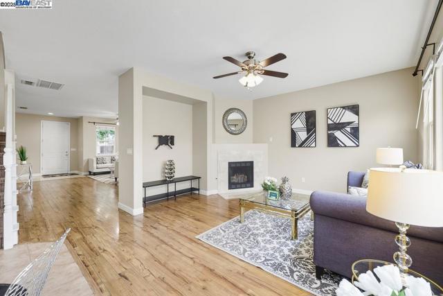 1413 Angus St, Patterson CA: https://media.crmls.org/mediaz/2a7e9c32-e019-422d-bb9a-daac79b770fc.jpg