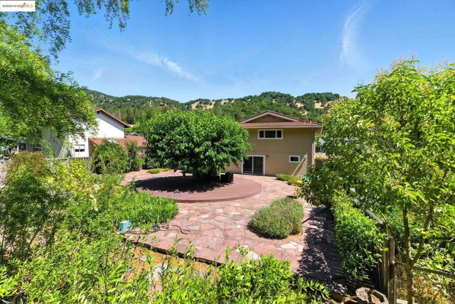 499 Blackstone Drive, San Rafael CA: https://media.crmls.org/mediaz/2a7f5781-6c20-438c-be27-58afe05502b4.jpg