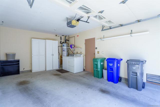 4382 Dowitcher Way, Oceanside CA: https://media.crmls.org/mediaz/2a7f6d08-c10f-4211-9b3d-78b737ca5490.jpg