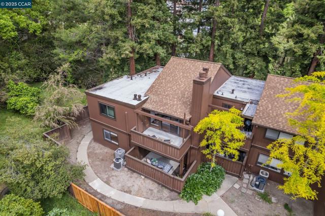 879 Camelback Pl, Pleasant Hill CA: https://media.crmls.org/mediaz/2a7fc187-1ad4-4ff5-9dde-8ef095b91ffb.jpg