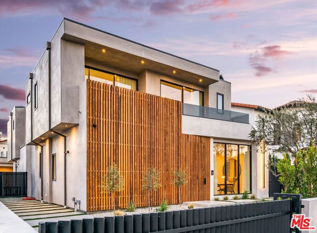 6660 Maryland Drive, Los Angeles CA: https://media.crmls.org/mediaz/2a7ff1e5-75f3-45d6-a3c9-09e6056be881.jpg