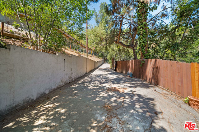 Image 3 for 3716 Broadlawn Dr, Los Angeles, CA 90068