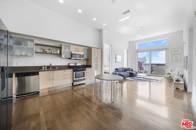 1234 Wilshire Boulevard, Los Angeles CA: https://media.crmls.org/mediaz/2a80f439-1288-478f-868a-a3c087fb1b48.jpg