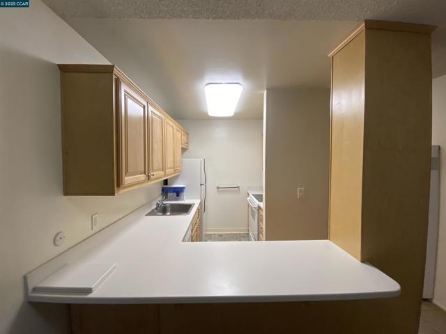 2730 Oak Road, Walnut Creek CA: https://media.crmls.org/mediaz/2a813c25-97ae-481f-adf1-76d96722997d.jpg